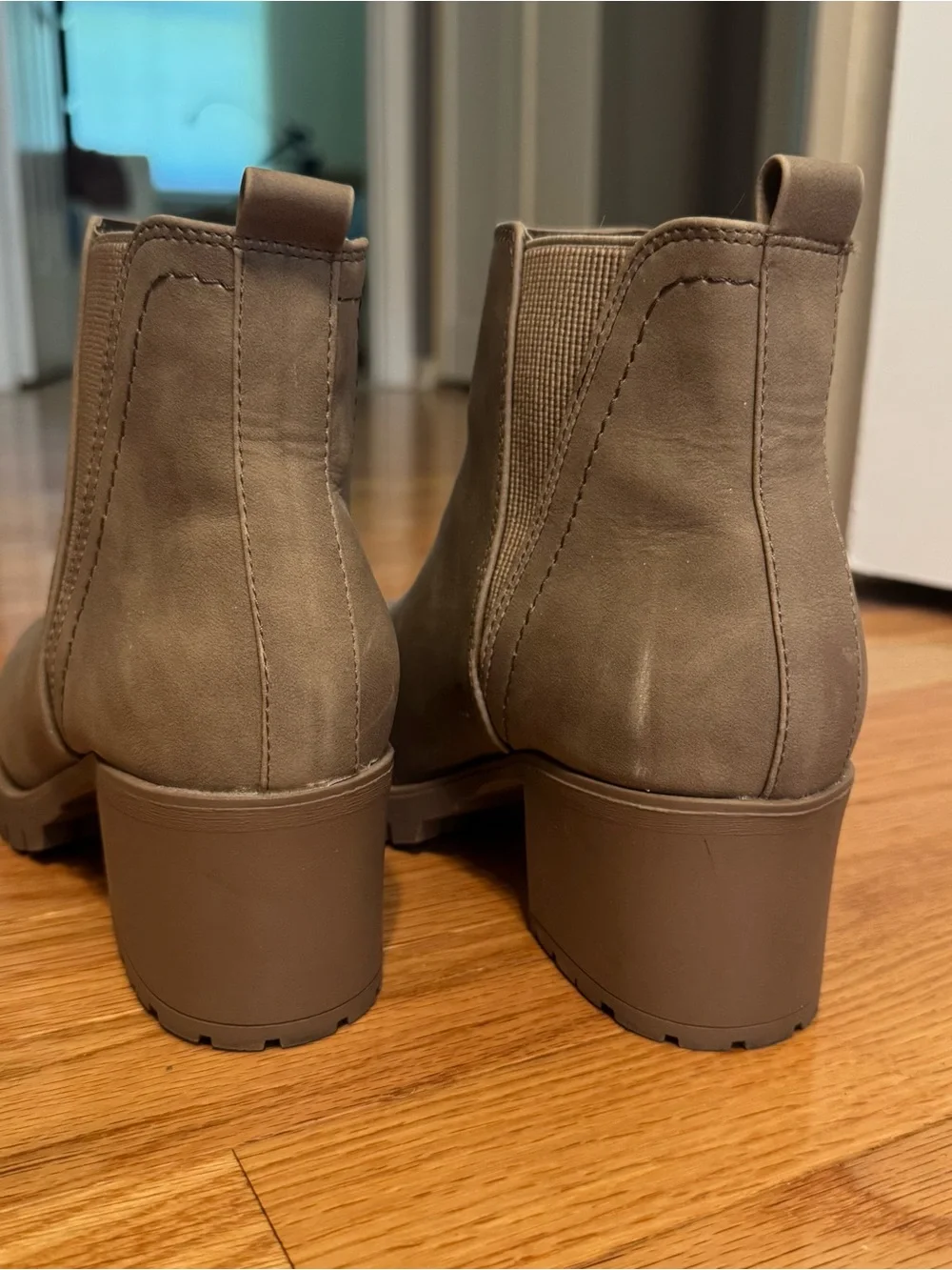 MIA Taupe Women's Chelsea Lug Sole Ankle Boots - Size 6.5